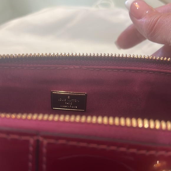 Louis Vuitton/vernis and monogram purse with strap and mirror - Picture 14 of 14